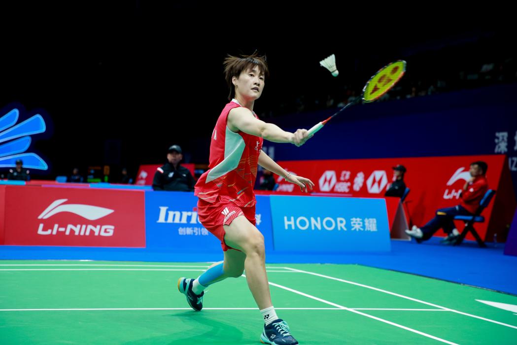 纳达尔遇手铐事件猛女冲进球场吓坏小天王