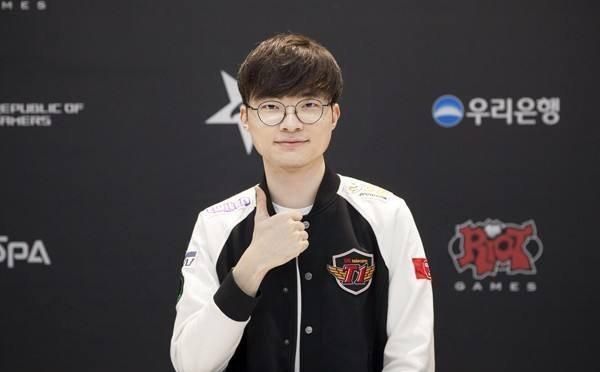 那笑容并非 那笑容并非